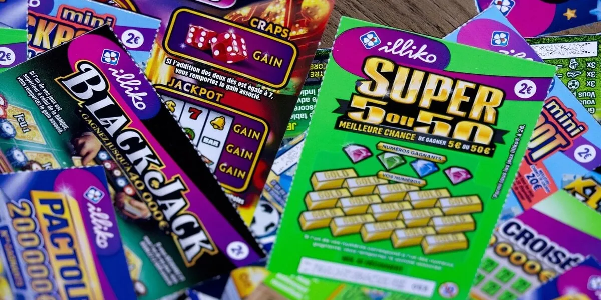 vaison-la-romaine,,vaucluse,,france,-,12312024 ,pile,of,scratch,card,tickets