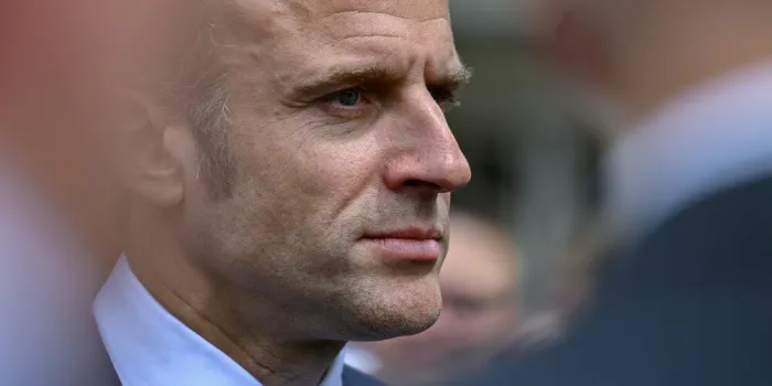 macron visits a middle school - ganges