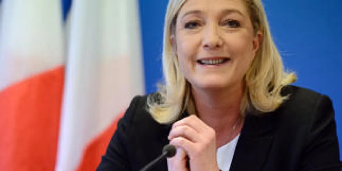 la présidente du parti d'extrême-droite français (fn), marine le pen, adresse ses voeux de nouvel an lors d'une conférence de presse le 8 janvier 2013 au siège de la fête à nanterre, près de paris afp photo eric feferberg