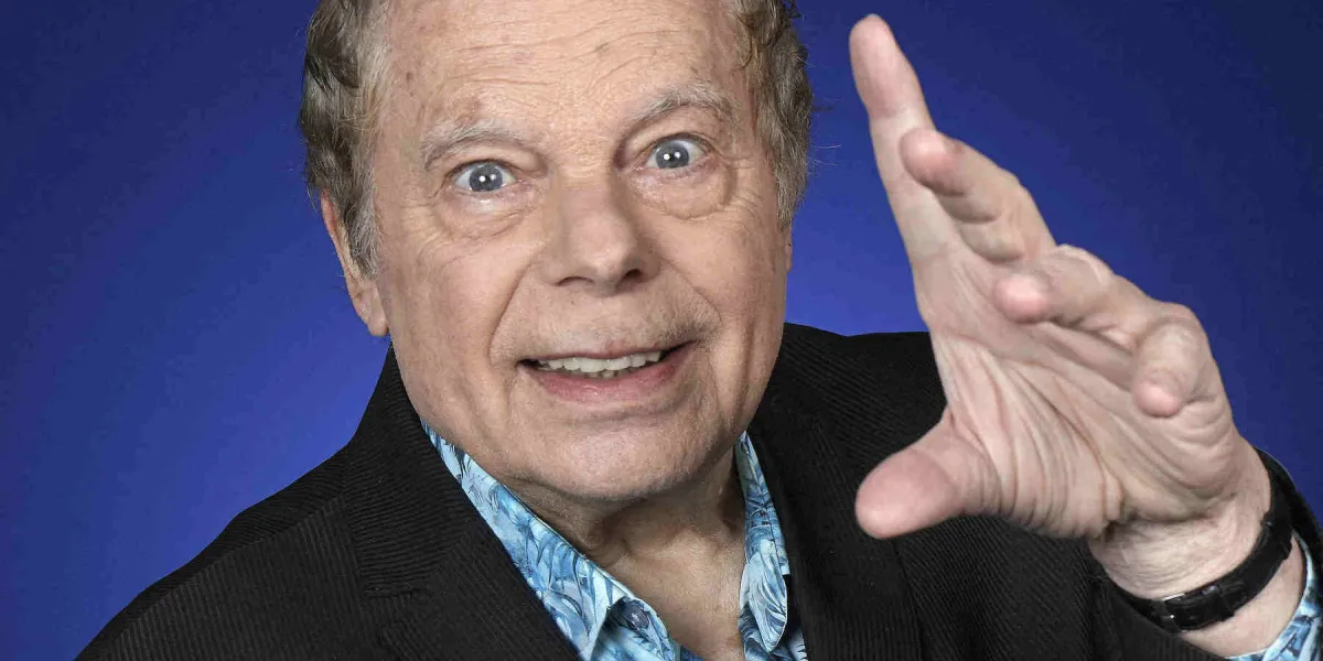 gérard majax posant lors d'une séance de portrait à paris, france le 29 novembre 2022 photo par vim abacapresscom