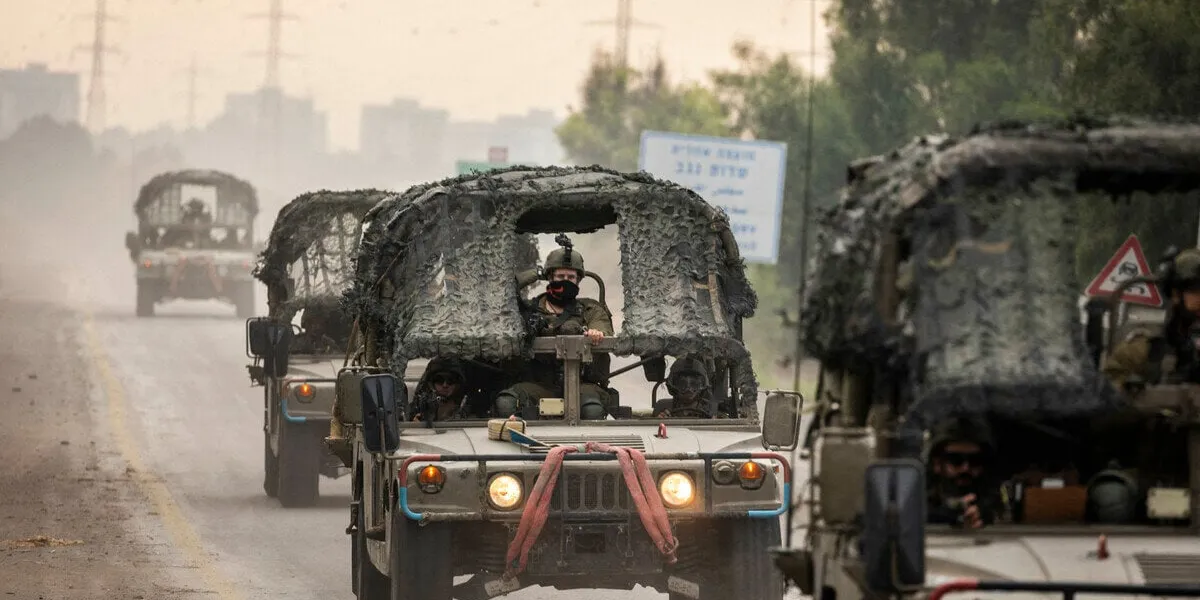 les forces israéliennes patrouillent le long de la frontière entre israël et gaza - sa'ad
