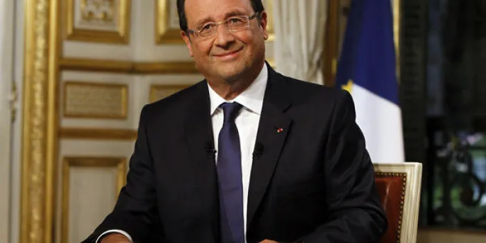 le président français françois hollande pose, le 15 septembre 2013, après une interview lors de la soirée émission de nouvelles de la chaîne de télévision française tf1 au palais présidentiel d'elysée à paris afp photo piscine francois mori