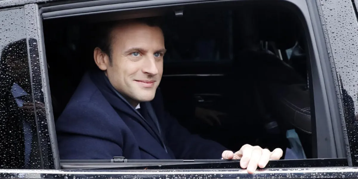 emmanuel macron quitte les urnes après avoir voté au touquet, dans le nord de la france, le 7 mai 2017, lors du second tour de l'élection présidentielle française afp photo patrick kovarik