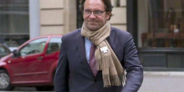 l'ancien secrétaire d'etat français frederic lefebvre arrive pour assister à un petit déjeuner rassemblant les membres de l'association les amis de nicolas sarkozy, le 9 octobre 2012 à paris afp photo lionel bonaventure