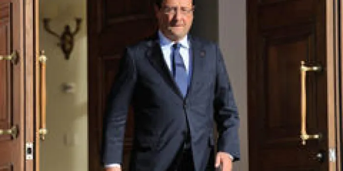 le président de la république française, françois hollande, souhaite la bienvenue au président du mexique, enrique petit-fils, lors d'une réunion bilatérale en marge du sommet du g20 le 6 septembre 2013 à saint-pétersbourg afp photo jacques witt