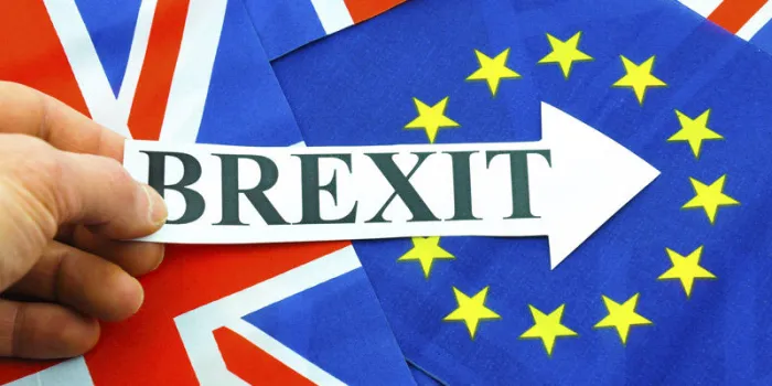 concept de royaume-uni eu référendum avec des drapeaux et un message d'actualité