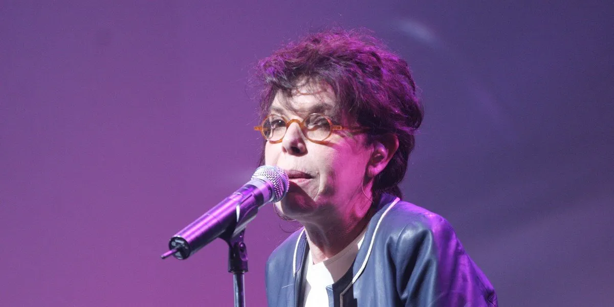 dani performs live in paris