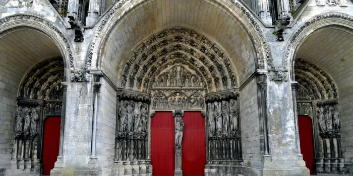 three red portals allow access to the cathedral