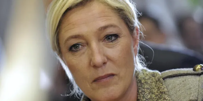 le président du parti national d'extrême-droite français (fn) marine le pen visite le salon de l'élevage à cournon, centre de la france, le 4 octobre 2012 afp photo thierry zoccolan