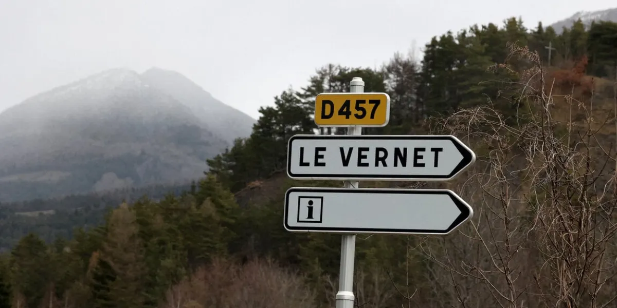 le village du vernet dans les alpes - france