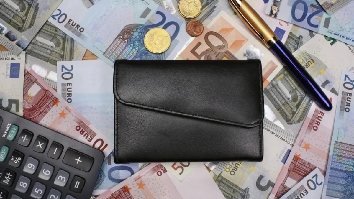 argent euro portefeuille calculatrice stylo