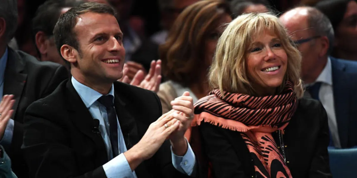 former french economy minister emmanuel macron and his wife brigitte applaud during a meeting of his political movement, 'en marche' (on the move), on october 18, 2016 in le montpellier, southern france   afp photo   pascal guyot