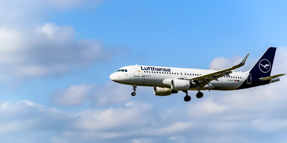 barcelona, spain, october 09, 2022  airbus a320 aircraft of the lufthansa company, landing at the josep tarradellas airport in barcelona-el prat