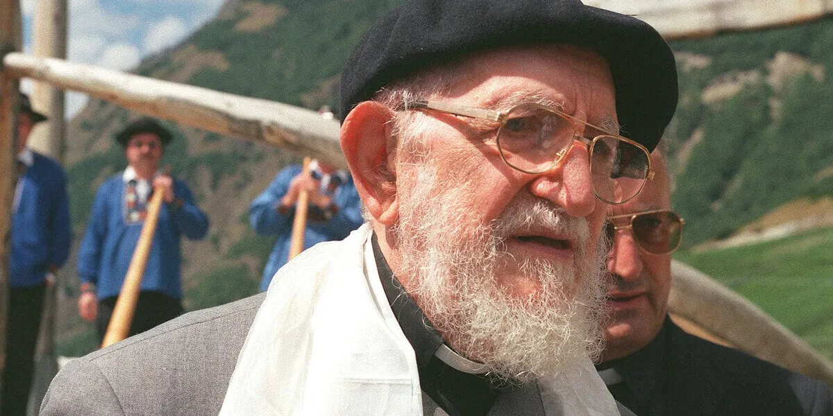 le prêtre bien-aimé abbé pierre accusé d'agression sexuelle