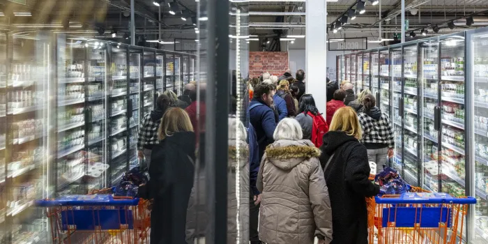 ales (30)   ouverture du premier magasin a l'enseigne toujust ( 01 03 2023)