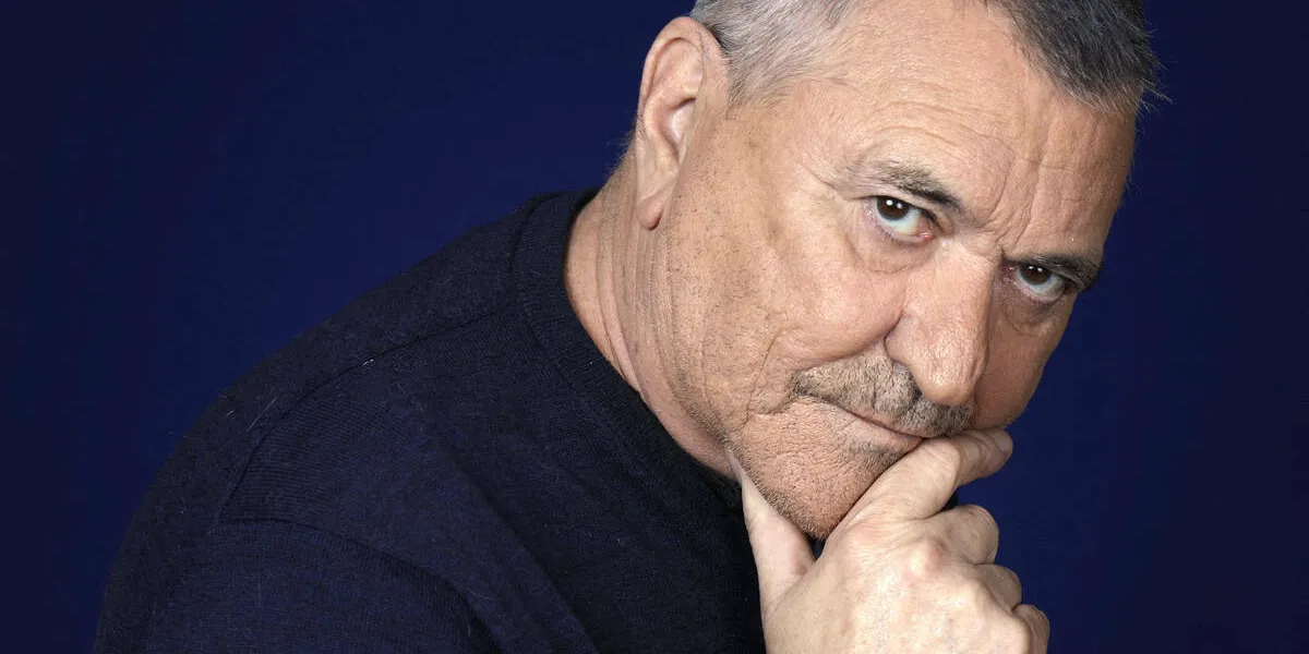 jean-marie bigard pose lors d'une séance photo à paris, france, novembre 2023 photo par vim abacapresscom