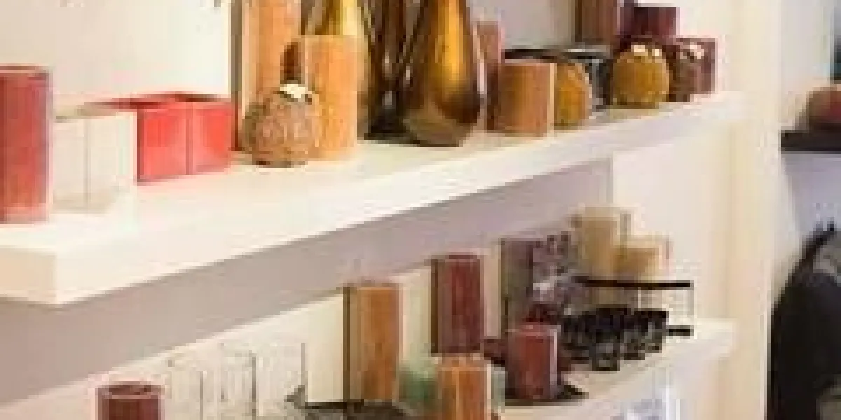 étagères de marchandise en magasin