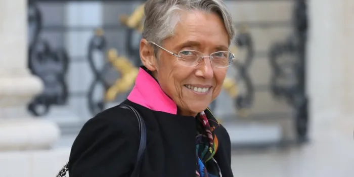 french minister for the ecological and inclusive transition elisabeth borne leaves the elysee presidential palace following the weekly cabinet meeting, on october 2, 2019 in paris (photo by ludovic marin   afp)