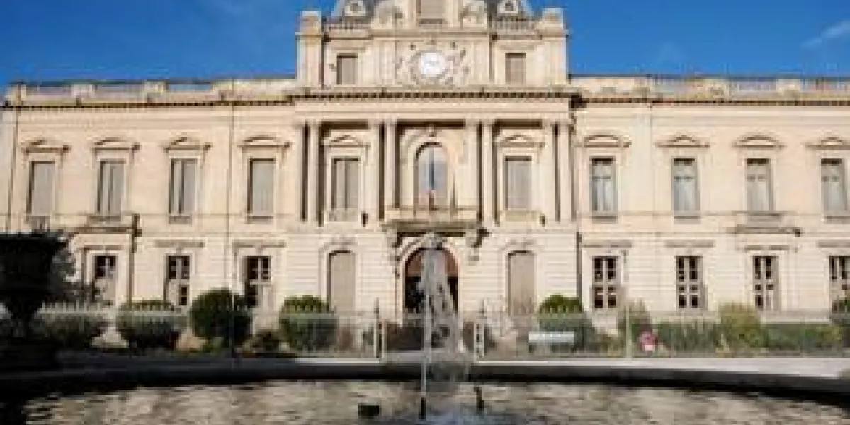 photobim dominique andrevues de montpellier le 12 01 2011   centre ville   la prefecture de l herault et de la region languedoc roussillon   monument   bassin d eau