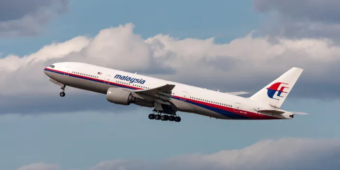 melbourne, australia - september 26, 2011  malaysia airlines boeing 777-2h6 er 9m-mri departing melbourne international airport