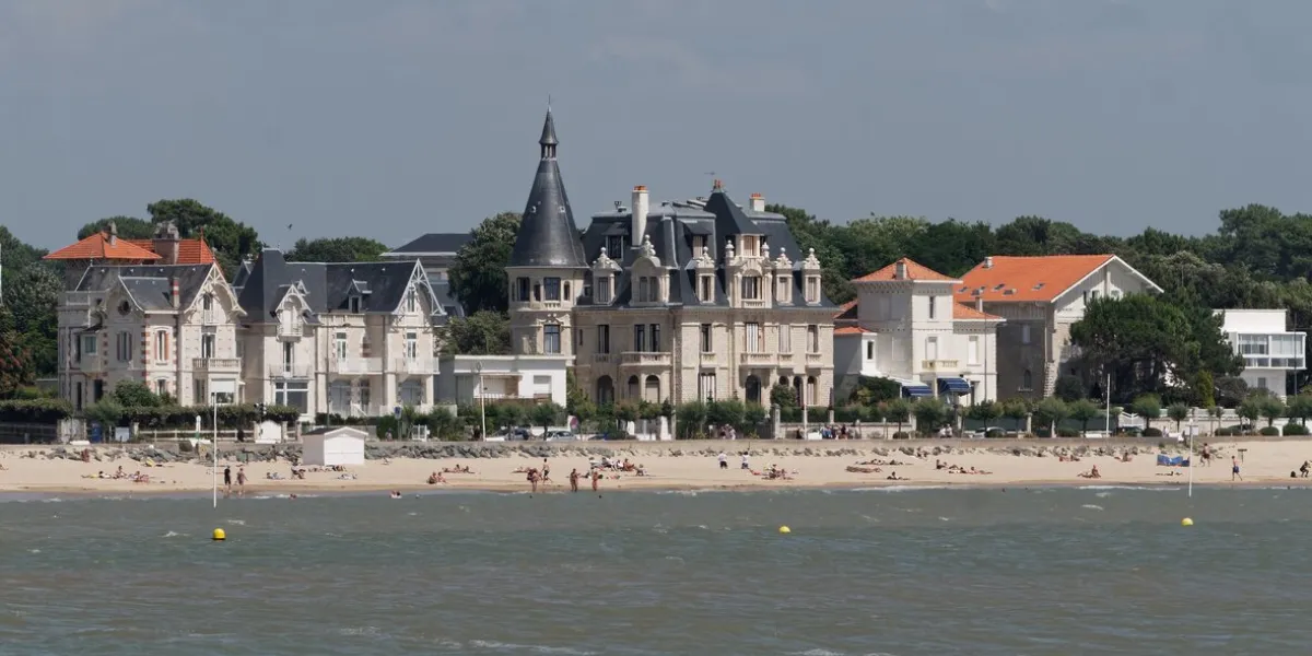 view of royan the ocean, the beach and beautiful vintage houses