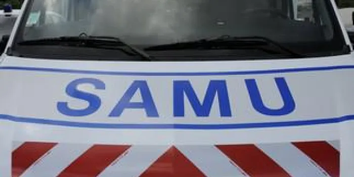 photo prise le 15 mai 2008 d'un véhicule d'intervention du samu du val-de-marne à l'hôpital henri mondor de créteil afp photo   stephane de sakutin