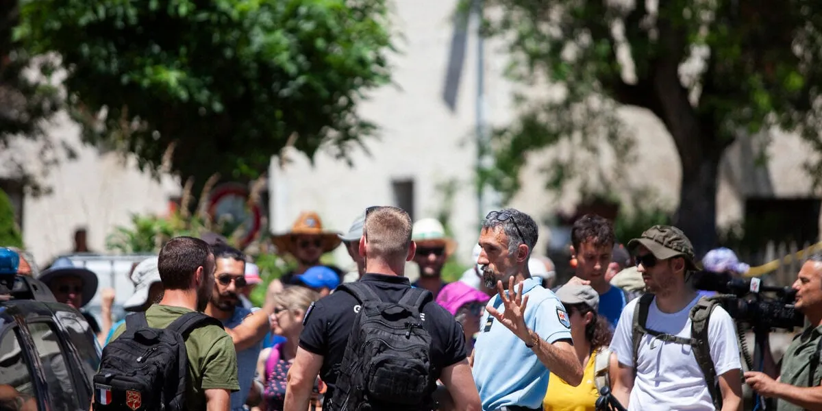 les bénévoles attendent de partir à la recherche du petit emile, france le 09 juillet 2023 disparition au vernet dans les alpes de haute-provence du petit emile âgé de deux ans et demi photo by thibaut durand   abacapresscom