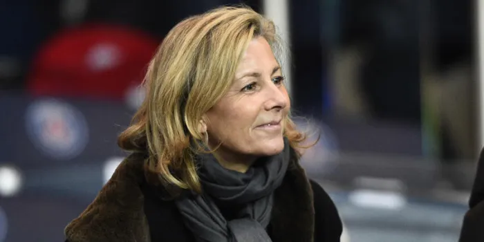 claire chazal, journaliste à la télévision française, participera à la 16e journée de la ligue des champions de l'uefa entre paris saint-germain (psg) et chelsea au stade du parc des princes à paris le 17 février 2015 afp photo franck fife