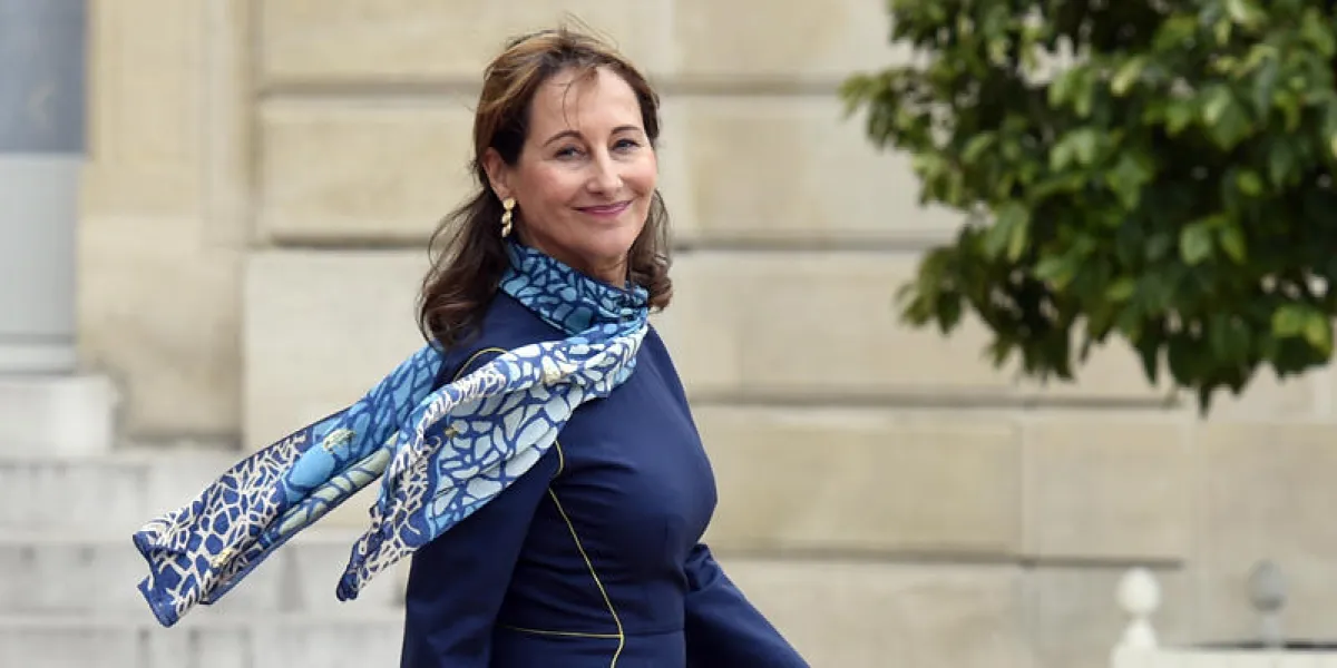 ministre de l'écologie, du développement durable et de l'énergie segolene royal, quitte le palais présidentiel d'elysee le 02 juin 2015, à paris afp photo alain jocard