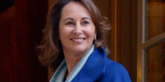 segolene royal arrive à la signature des accords pour les contrats d'avenir le 30 octobre 2012 à l'hôtel matignon à paris afp photo martin bureau