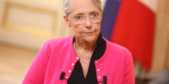 exclusif - le premier ministre français elisabeth borne est interviewé pour bfm tv par la journaliste neila latrous, à matignon à paris, france, le 26 juillet 2023 photo by jerome domine abacapresscom
