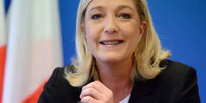 la présidente du parti d'extrême-droite français (fn), marine le pen, adresse ses voeux de nouvel an lors d'une conférence de presse le 8 janvier 2013 au siège de la fête à nanterre, près de paris afp photo eric feferberg