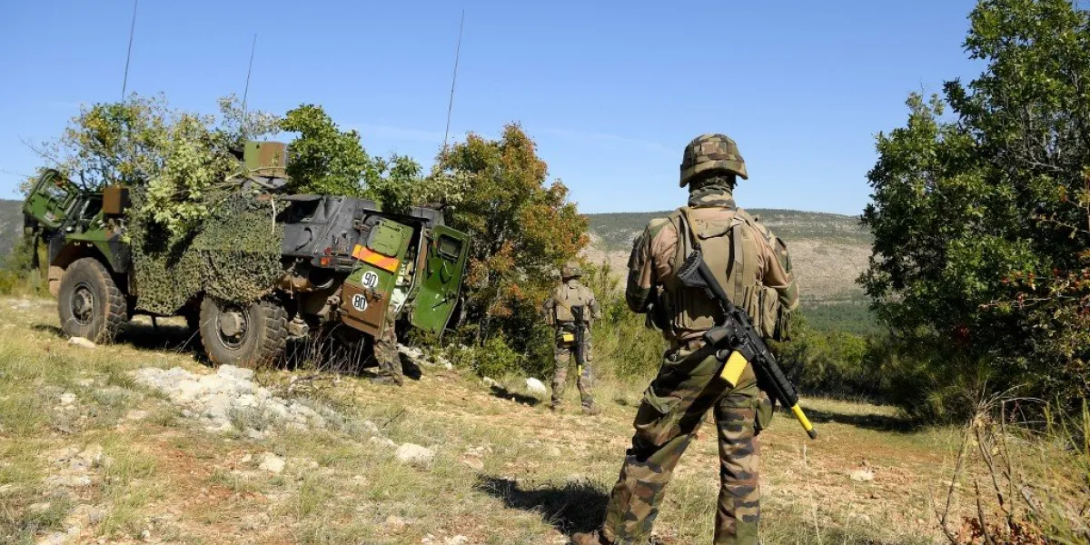 soldiers of the french army stand guard by a renault vab (vehicule de l'avant blinde - front armored vehicle) as they take part in a high intensity shooting exercice in canjuers, southeastern france, on october 11, 2021 (photo by nicolas tucat   afp)