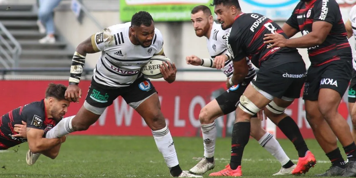 brive's centre sevanaïa galala (c) is tackled during the french top14 rugby union match between brive and toulouse on october 17, 2020 at the amedee domenech stadium, in brive, southwestern france (photo by diarmid courreges   afp)