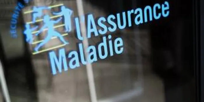 photo prise le 23 octobre 2012 à paris du logo de l'assurance maladie devant un batiment de la caisse primaire d'assurance maladie (cpam) afp photo   fred dufour