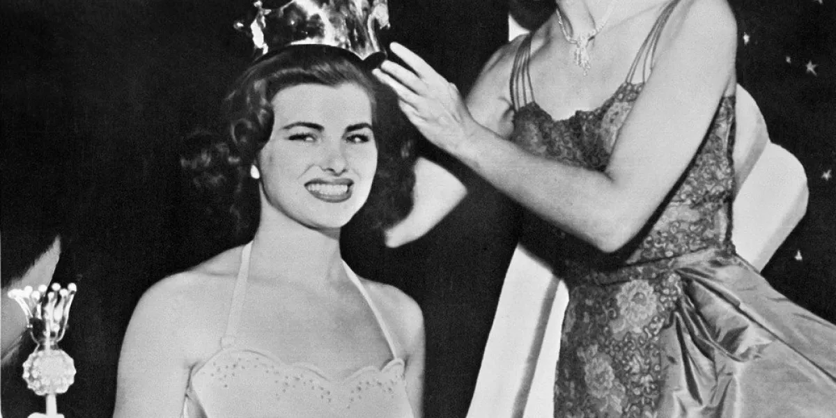miss france christiane martel who was elected miss univers is crowned by us actress julia adams in long beach, california, 18 july 1953 (photo by afp)