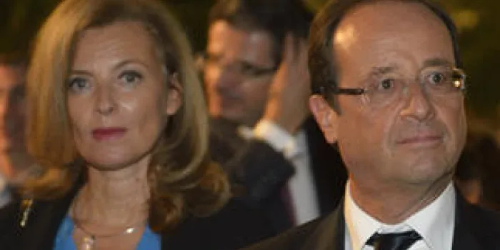 le président français françois hollande et valérie trierweiler visitent le sol zéro le 25 septembre 2012 à new york, site des tours jumelles qui ont été détruites le 11 septembre 2001 afp photo pool eric feferberg