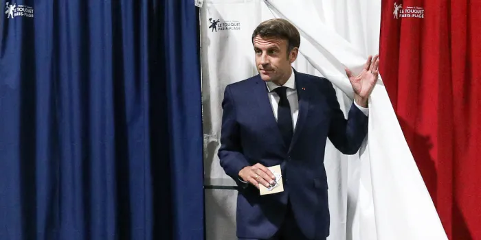 emmanuel macron votes for the legislatives election 2022 - le touquet