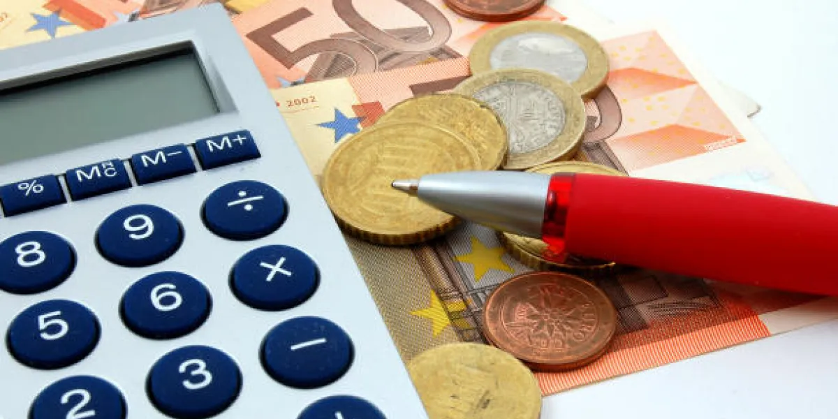 macro de billets et pièces en euros peut être utilisé comme arrière-plan