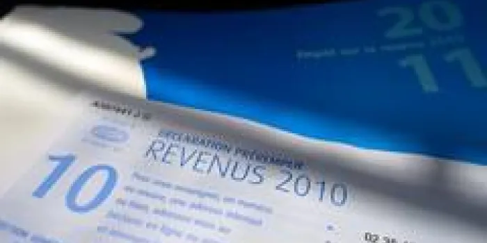 ©christophe petit tesson maxppp - 17 04 2011 , paris , france - la feuille de declaration des revenus 2010 pour l'annee