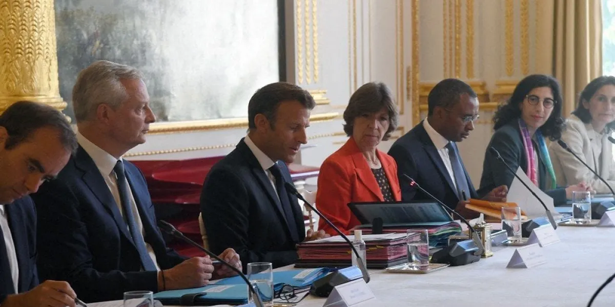 weekly cabinet meeting - paris