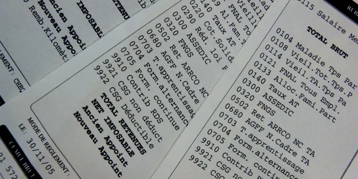 photo prise le 18 janvier 2006 d'une fiche de salaire sur laquelle apparaissent notamment les retenues salariales         afp photo mychele daniau