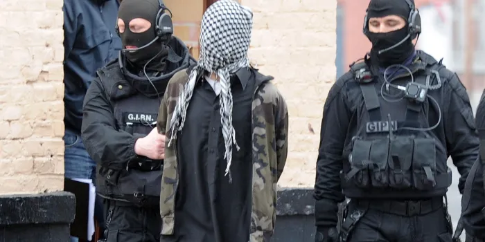 france attaque arrête l'islam