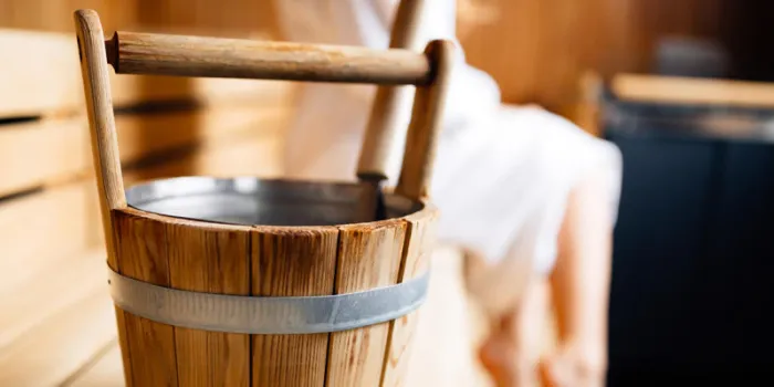 seau de sauna en bois finlandais