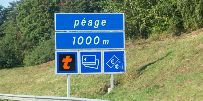 saint arnoult en yvelines – france, august 19, 2019   road sign for the tollbooth in france
