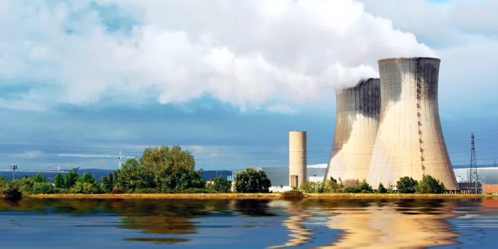 chimneys of the plant emitting steam the cooling is provided by the river water