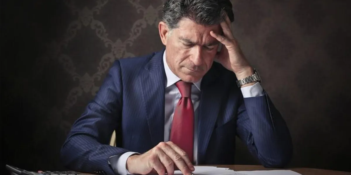 patron fatigué compte en costume