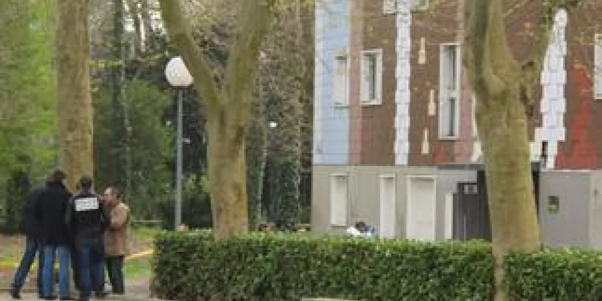 ©photopqr le parisien heyligen julien  grigny le 05 04 2012  meurtre 1 rue des ravins a grigny a la grande borne