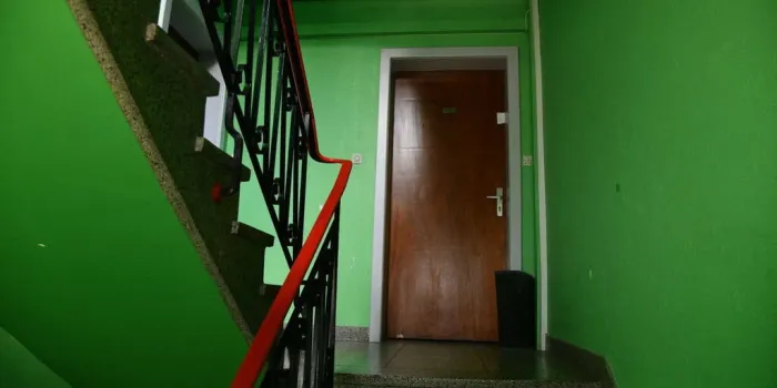 une femme sauvée après avoir été retenue captive par son mari pendant 12 ans - france