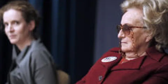 ancienne première dame française bernadette chirac (r) aux côtés de candidat ump siège pour paris principal du maire de son parti nathalie kosciusko-morizet lors d'une réunion publique, le 24 mai 2013, à paris photo patrick kovarik afp